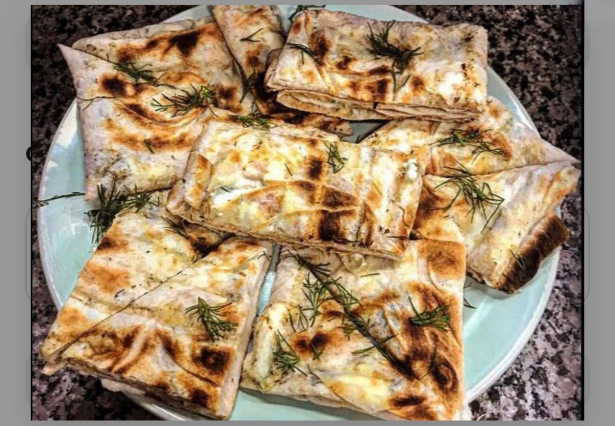 Лаваш с сыром на углях